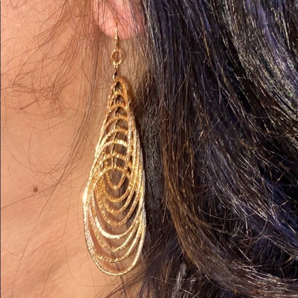 Striking 3” drop gold earrings with diamond cut, interlocking rings.